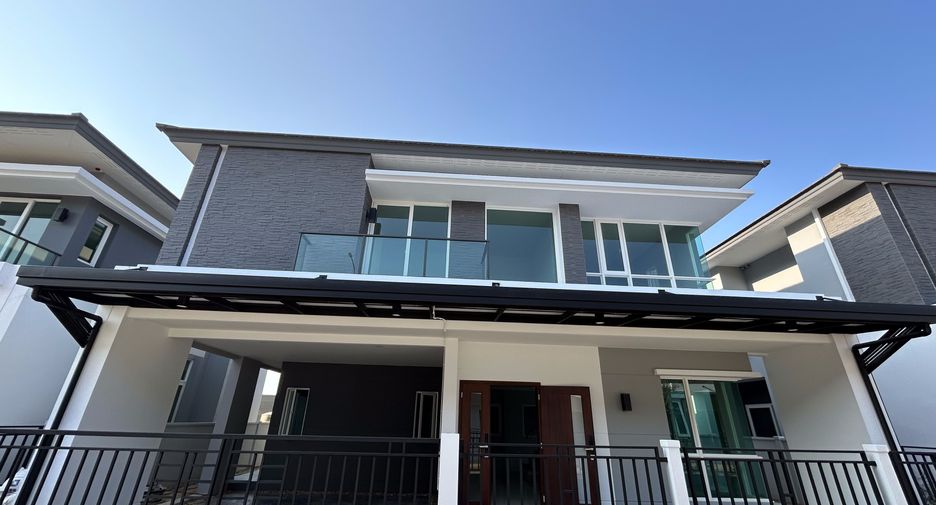 Casa en venta y en alquiler de 4 habitaciones en Thung Khru, Bangkok