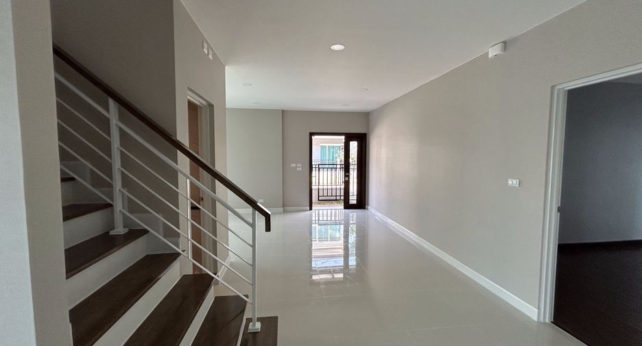 Casa en venta y en alquiler de 4 habitaciones en Thung Khru, Bangkok