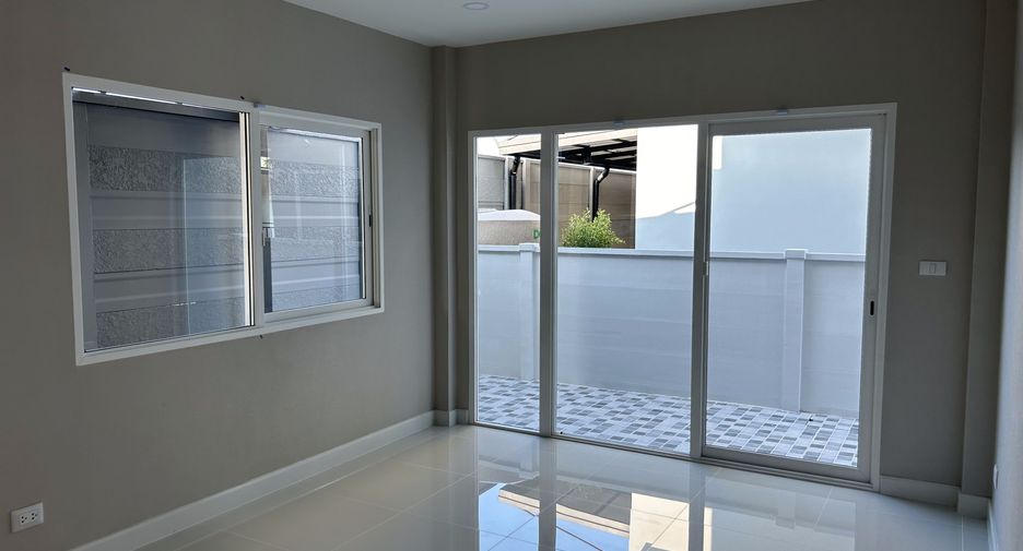 Casa en venta y en alquiler de 4 habitaciones en Thung Khru, Bangkok