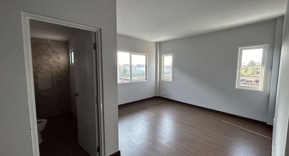 Casa en venta y en alquiler de 4 habitaciones en Thung Khru, Bangkok