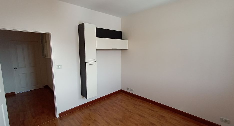 For sale and for rent 3 bedrooms townhouse in Yan Nawa, Bangkok