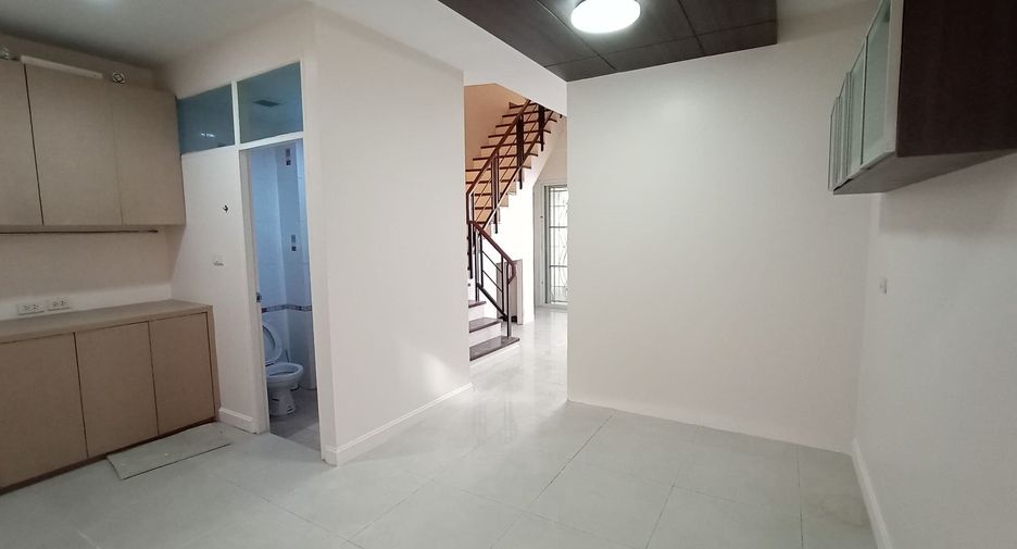 For sale and for rent 3 bedrooms townhouse in Yan Nawa, Bangkok