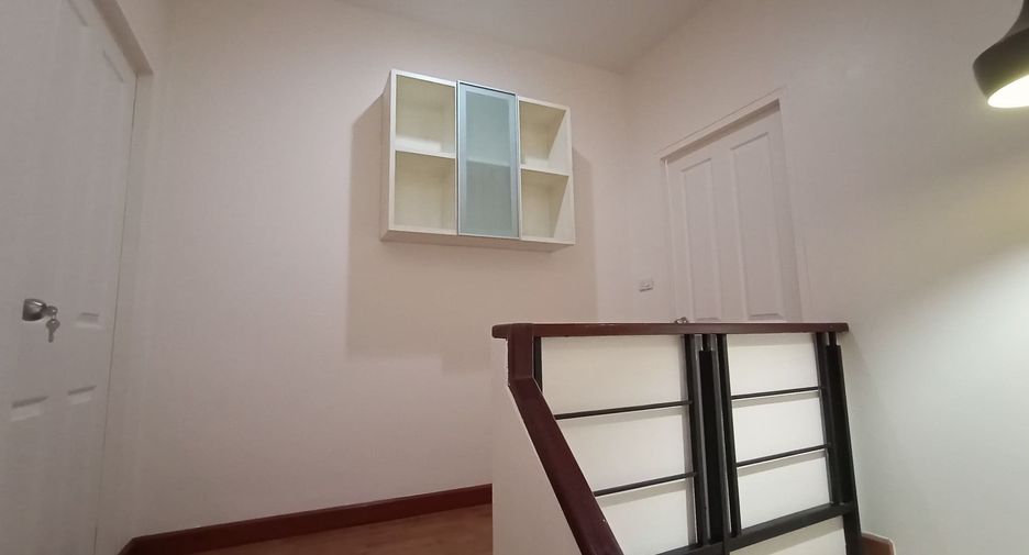 For sale and for rent 3 bedrooms townhouse in Yan Nawa, Bangkok