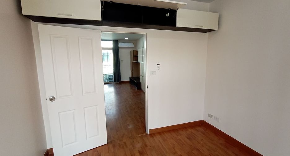 For sale and for rent 3 bedrooms townhouse in Yan Nawa, Bangkok
