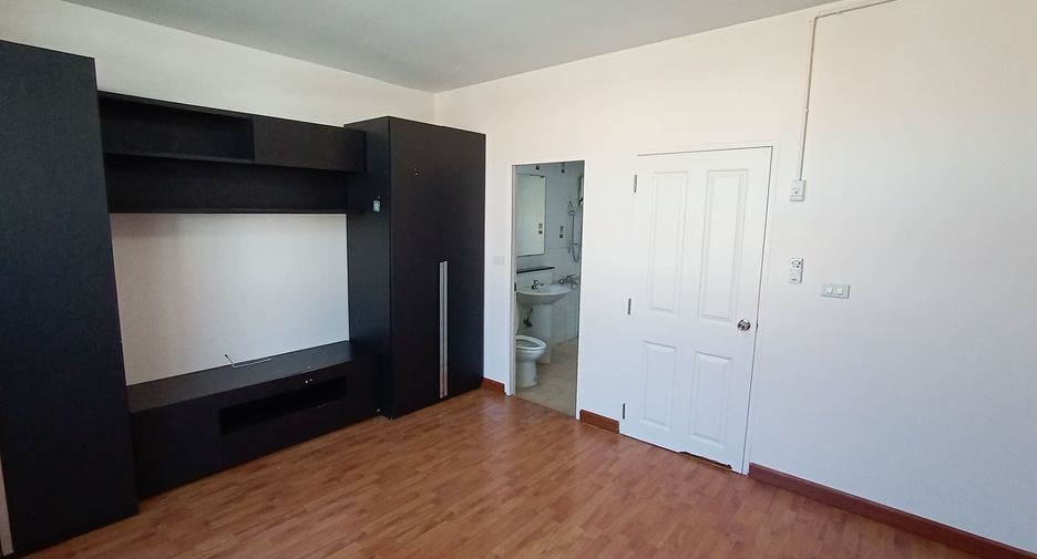 For sale and for rent 3 bedrooms townhouse in Yan Nawa, Bangkok