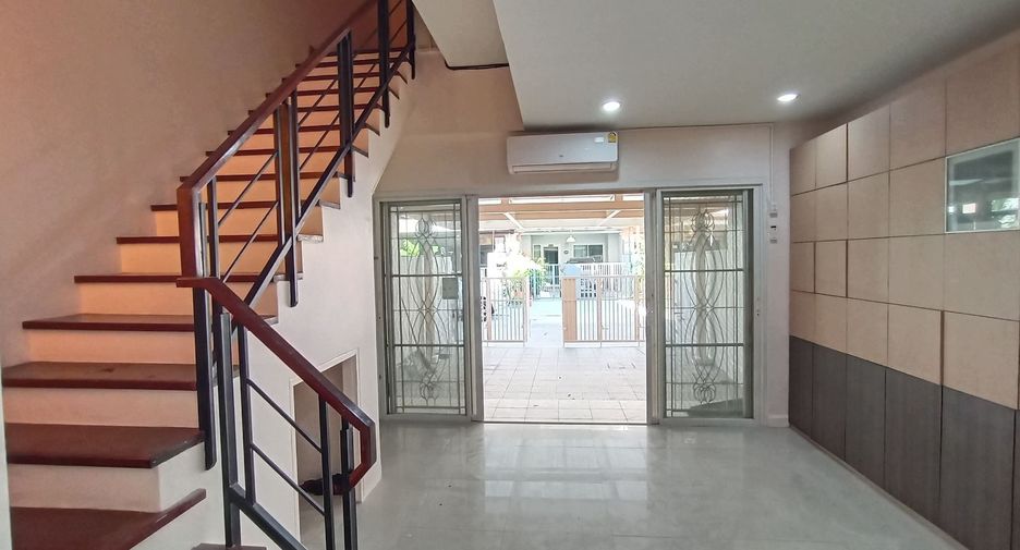 For sale and for rent 3 bedrooms townhouse in Yan Nawa, Bangkok