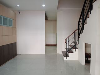 For sale and for rent 3 bedrooms townhouse in Yan Nawa, Bangkok