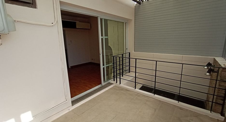 For sale and for rent 3 bedrooms townhouse in Yan Nawa, Bangkok