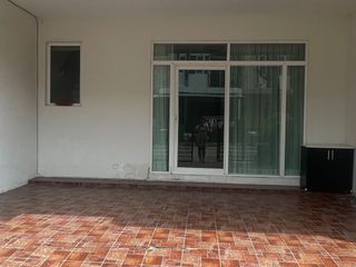 For rent 4 bedrooms townhouse in Saphan Sung, Bangkok