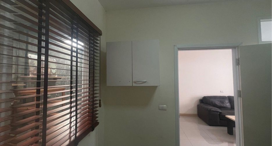 Reihenhaus zur Miete mit 4 Zimmer in Saphan Sung, Bangkok