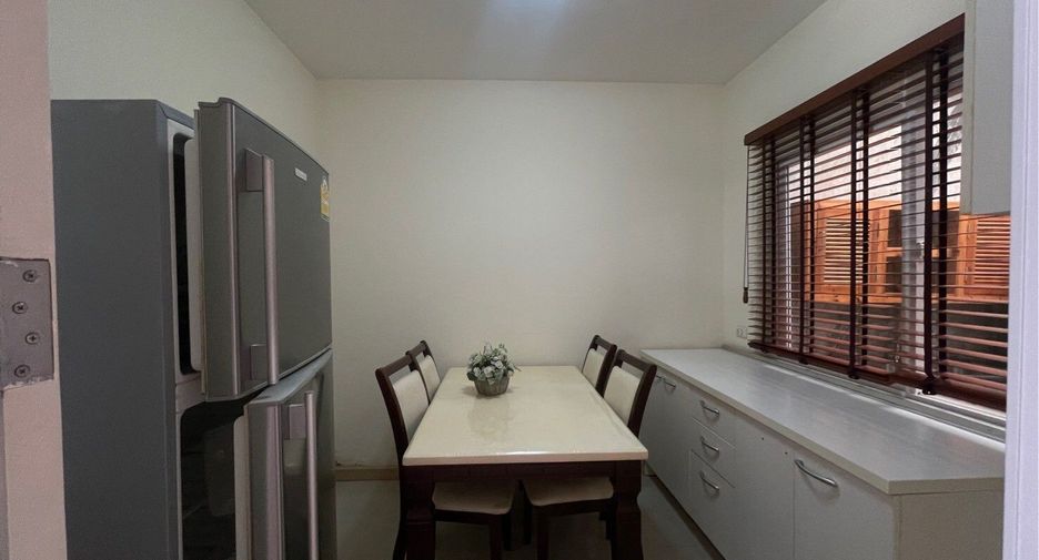 Reihenhaus zur Miete mit 4 Zimmer in Saphan Sung, Bangkok