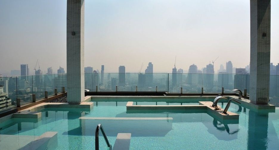 À vendre 2 chambres condo à Khlong Toei, Bangkok