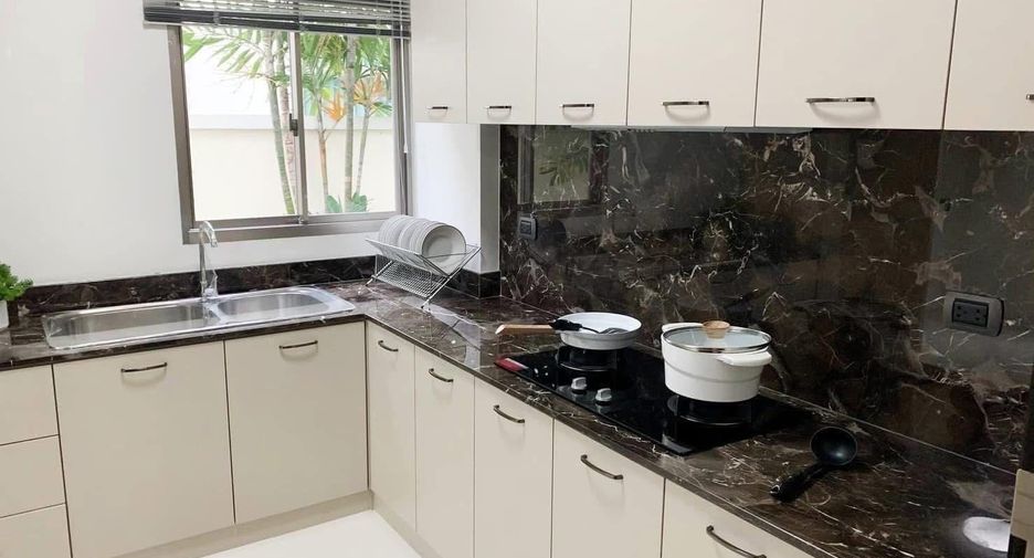 For rent 5 bedrooms house in Lat Krabang, Bangkok