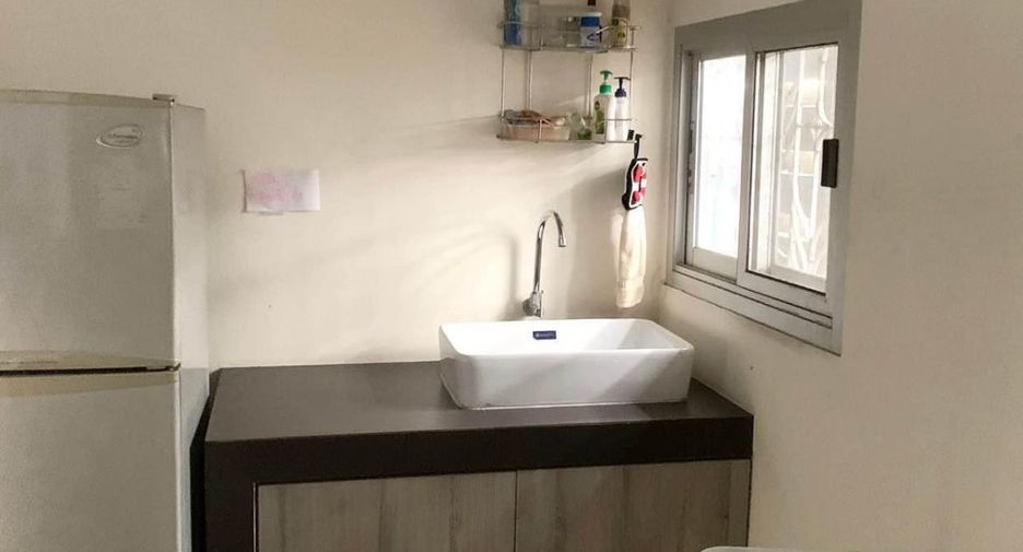 For rent 1 bed retail Space in Watthana, Bangkok