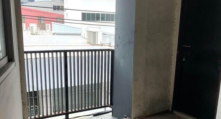 For rent 1 bed retail Space in Watthana, Bangkok