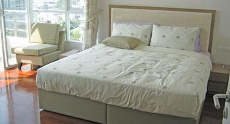 For rent 2 bedrooms condo in Watthana, Bangkok