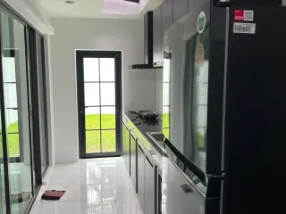 Casa adosada en alquiler de 4 habitaciones en Sai Mai, Bangkok