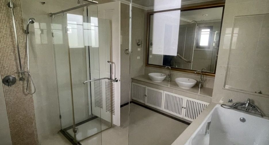 For rent 5 bedrooms house in Suan Luang, Bangkok