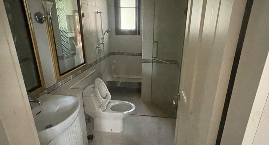 For rent 5 bedrooms house in Suan Luang, Bangkok