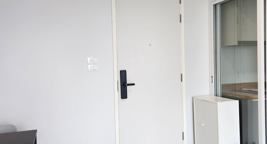 For rent 2 bedrooms condo in Thon Buri, Bangkok