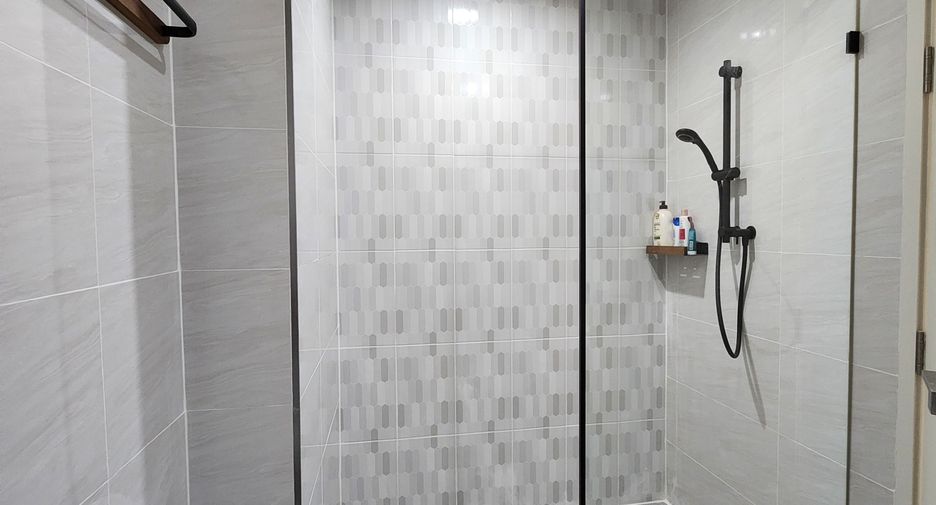 For rent 2 bedrooms condo in Thon Buri, Bangkok