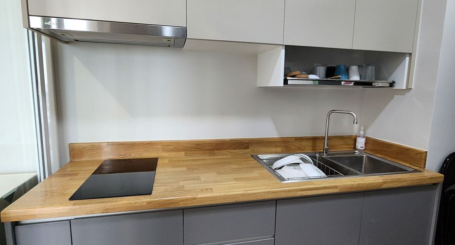 For rent 2 bedrooms condo in Thon Buri, Bangkok