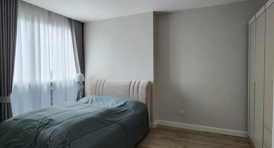 For rent 2 bedrooms condo in Thon Buri, Bangkok