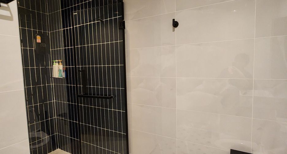 For rent 2 bedrooms condo in Thon Buri, Bangkok
