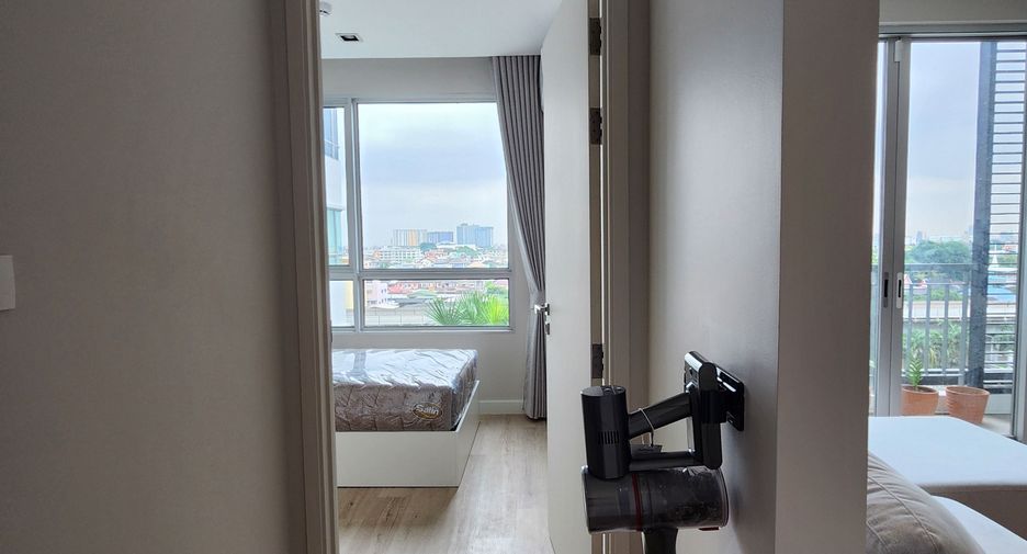 For rent 2 bedrooms condo in Thon Buri, Bangkok