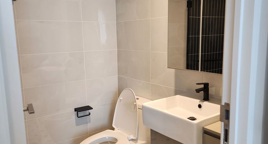 For rent 2 bedrooms condo in Thon Buri, Bangkok