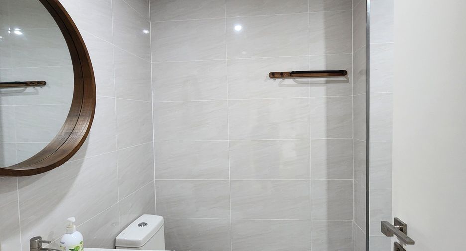 For rent 2 bedrooms condo in Thon Buri, Bangkok