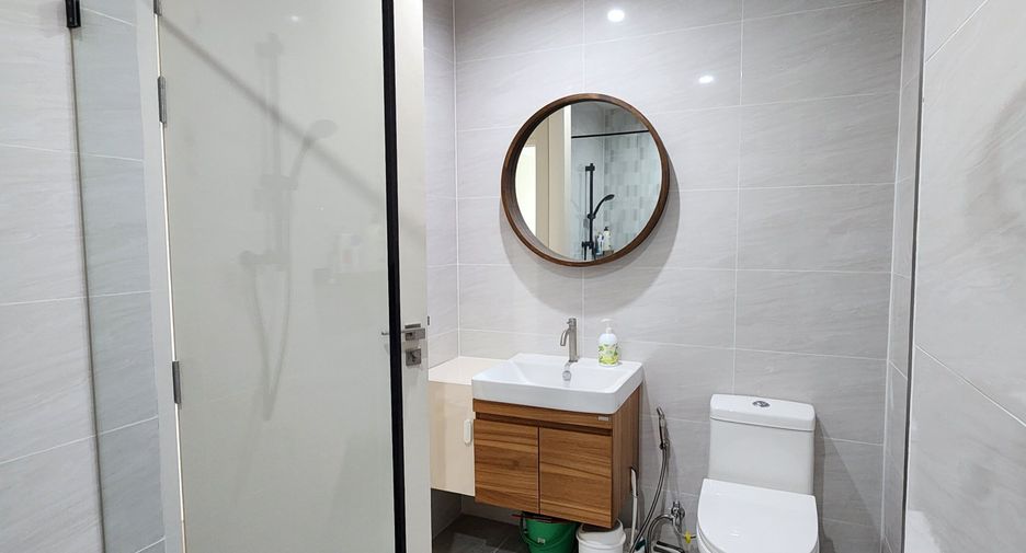 For rent 2 bedrooms condo in Thon Buri, Bangkok