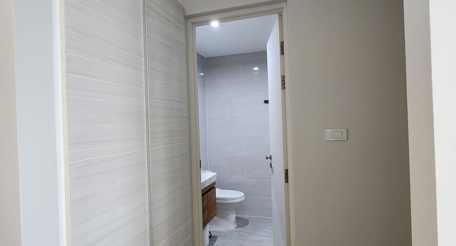 For rent 2 bedrooms condo in Thon Buri, Bangkok