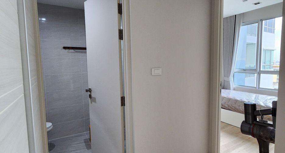 For rent 2 bedrooms condo in Thon Buri, Bangkok