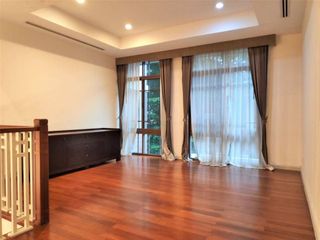 Haus zur Miete mit 4 Zimmer in Watthana, Bangkok