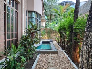 Haus zur Miete mit 4 Zimmer in Watthana, Bangkok