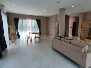 Haus zur Miete mit 3 Zimmer in Chatuchak, Bangkok