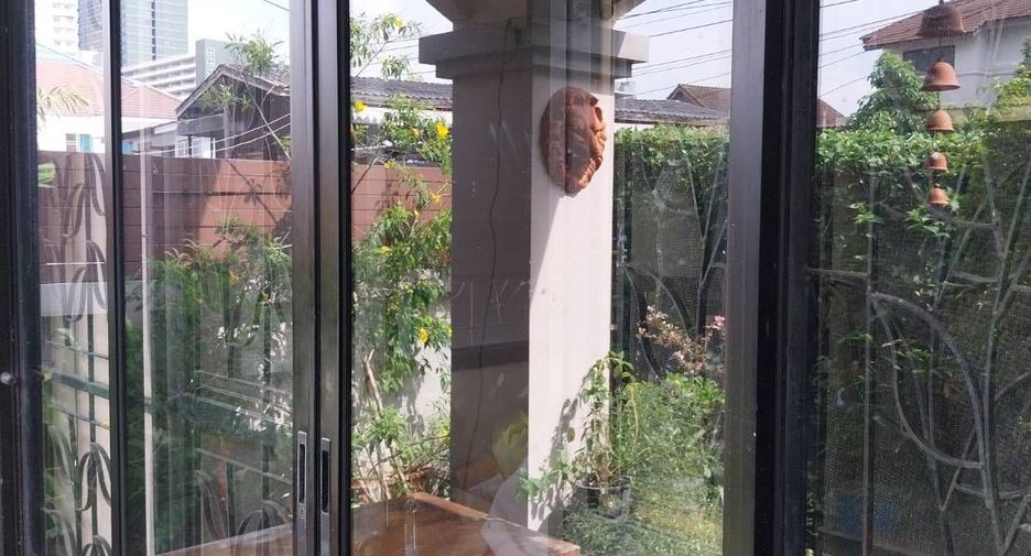For sale 5 bedrooms house in Chatuchak, Bangkok