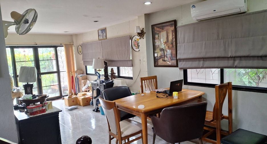 For sale 5 bedrooms house in Chatuchak, Bangkok