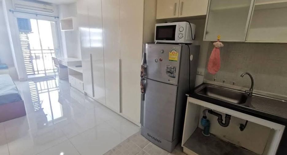 À vendre 1 chambre condo à Huai Khwang, Bangkok