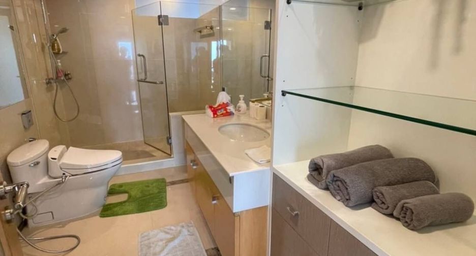 For rent 2 bedrooms condo in Bang Rak, Bangkok