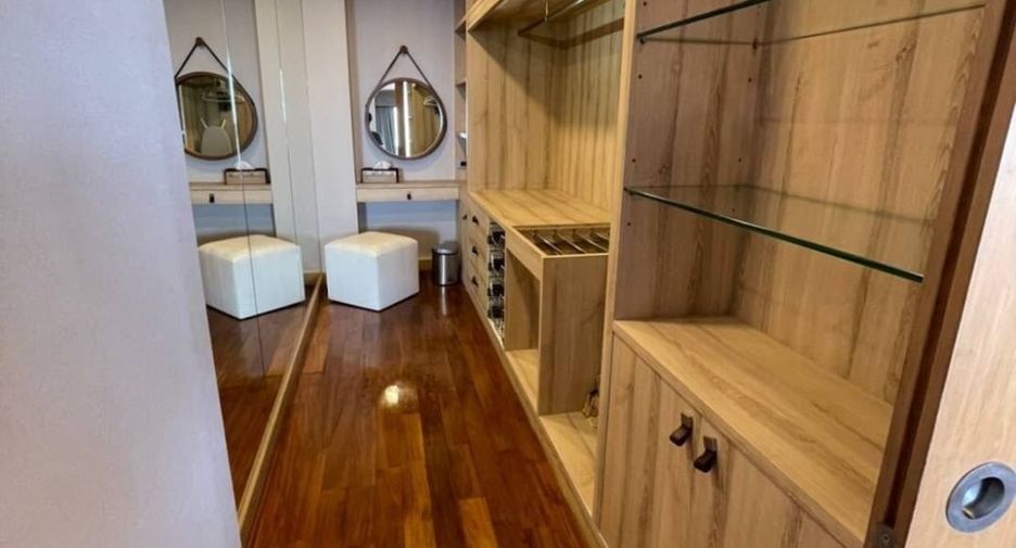 For rent 2 bedrooms condo in Bang Rak, Bangkok