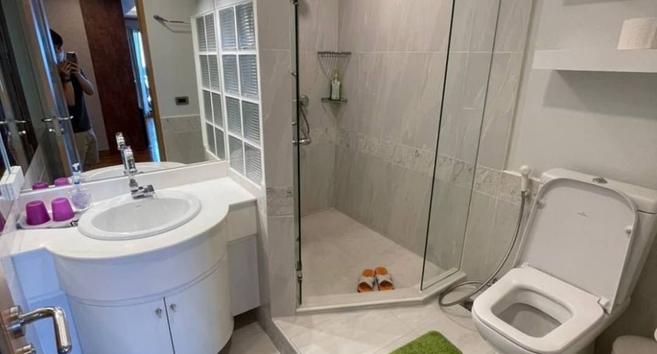 For rent 2 bedrooms condo in Bang Rak, Bangkok