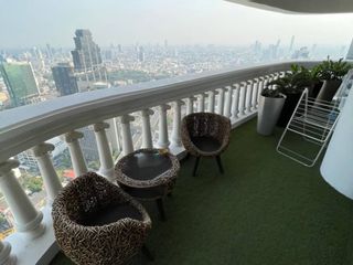 For rent 2 bedrooms condo in Bang Rak, Bangkok