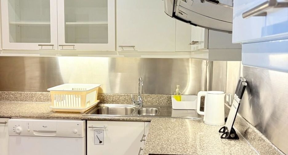 For rent 3 bedrooms apartment in Pathum Wan, Bangkok