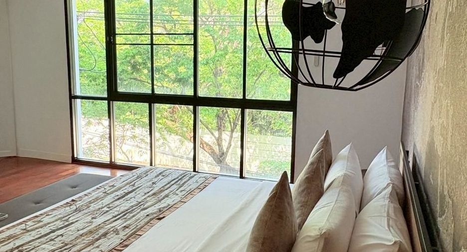 For rent 3 bedrooms apartment in Pathum Wan, Bangkok