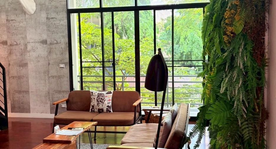 For rent 3 bedrooms apartment in Pathum Wan, Bangkok