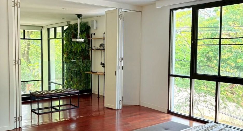 For rent 3 bedrooms apartment in Pathum Wan, Bangkok