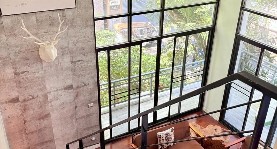For rent 3 bedrooms apartment in Pathum Wan, Bangkok