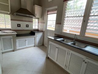 Casa en alquiler y en venta de 3 habitaciones en Lat Krabang, Bangkok